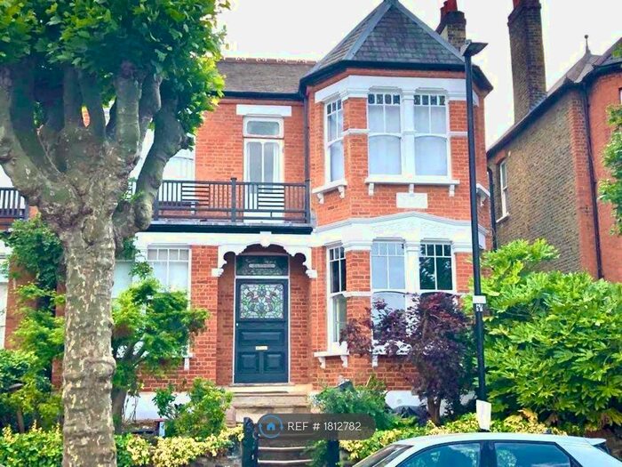 2 Bedroom Flat To Rent In Methuen Park, London, N10
