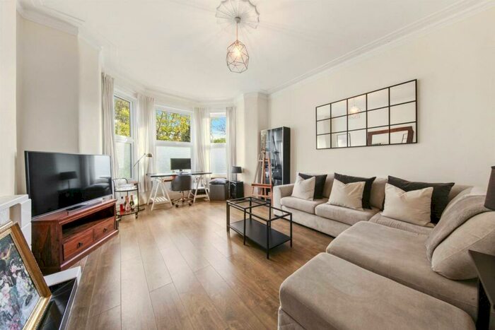 1 Bedroom Apartment To Rent In Haslemere Road, Winchmore Hill, N21