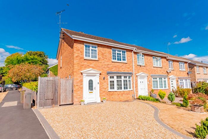3 Bedroom End Of Terrace House For Sale In Hatherwood, Yateley, Hampshire, GU46