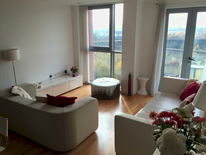 2 Bedroom Apartment To Rent In Westray, City Island, LS12