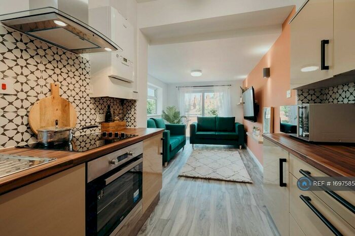 5 Bedroom Terraced House To Rent In Clarke Road, Northampton, NN1