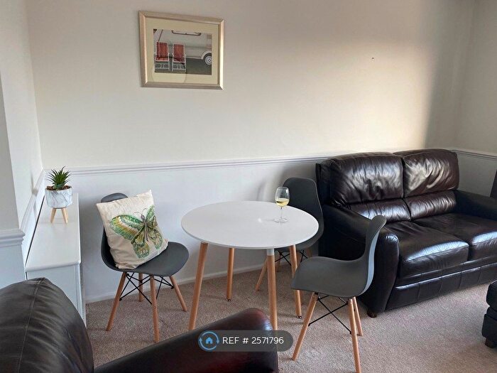 2 Bedroom Flat To Rent In Embassy Court, Southsea, PO4