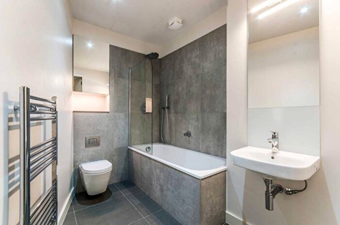 2 Bedroom Flat To Rent In Wadeson Street, Bethnal Green, London, E2