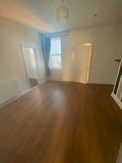 3 Bedroom Flat To Rent In Rosebery Avenue, Gateshead NE8