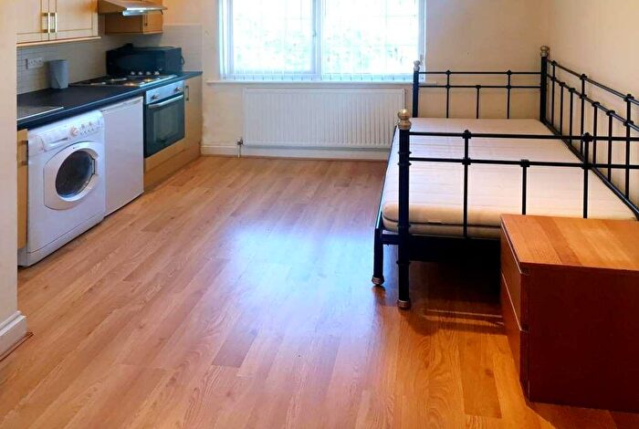 Studio To Rent In Abbey Road, Park Royal, NW10
