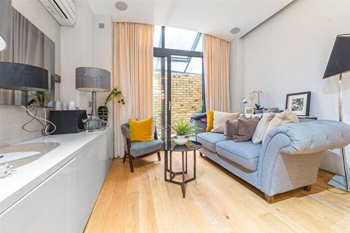 1 Bedroom Flat For Sale In Bedfordbury, London, WC2N