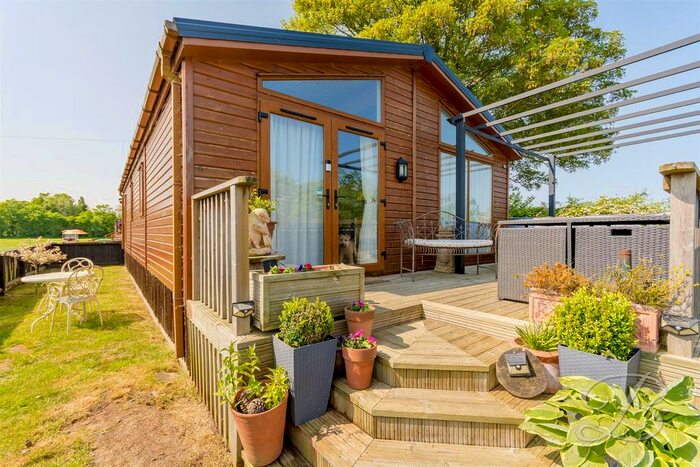 2 Bedroom Mobile/park Home For Sale In Boat Lane, Bleasby, Nottingham, NG14