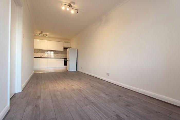 1 Bedroom Flat To Rent In High Road, London, N20