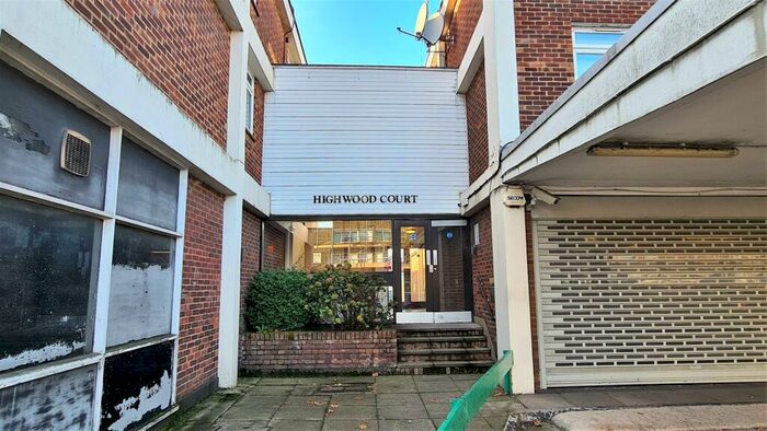 2 Bedroom Flat To Rent In Highwood Court, North Finchley, N12