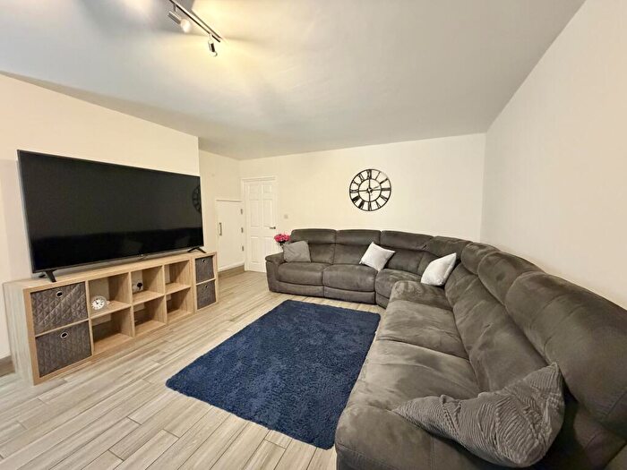 2 Bedroom Apartment To Rent In Broxholme Road, Sheffield, S8