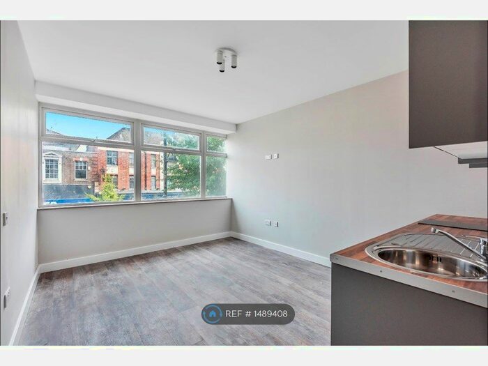 Studio To Rent In South Street, Romford, RM1