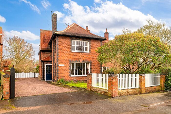 3 Bedroom Cottage For Sale In Low Street, Elston, NG23