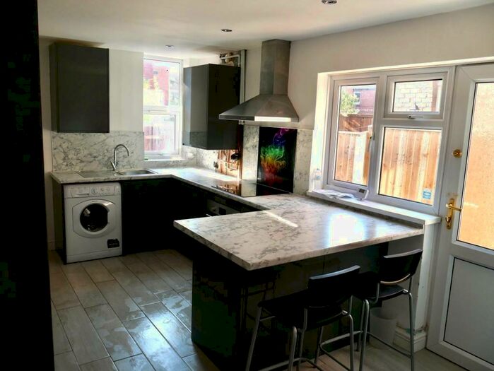 5 Bedroom Semi-Detached House To Rent In Harrington Drive, Nottingham, Nottinghamshire, NG7