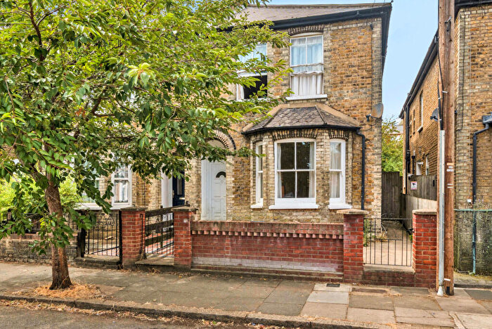 4 Bedroom House For Sale In Chatham Road, Kingston Upon Thames, KT1