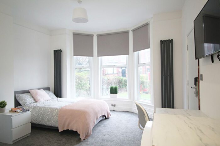 1 Bedroom Studio To Rent In Flat, Kelso Road, LS2