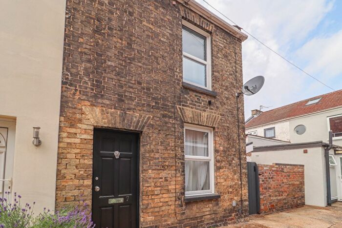 2 Bedroom Semi Detached House For Sale In Wisbech Road, King's Lynn, Norfolk, PE30