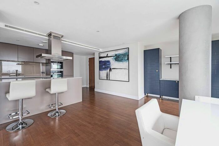 3 Bedroom Flat To Rent In Whitechapel High Street, Aldgate, London, E1