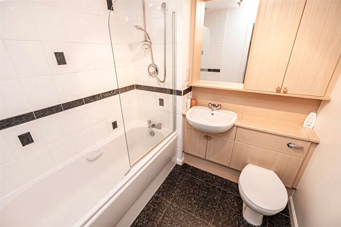 2 Bedroom Flat To Rent In Dee Street, Aberdeen, AB11