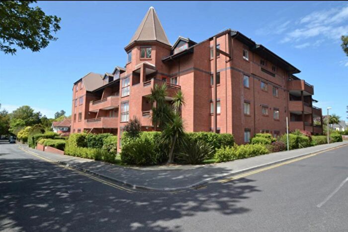 2 Bedroom Apartment For Sale In The Esplanade, Canford Cliffs, BH13
