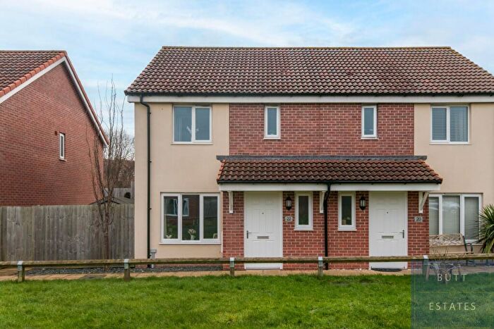 3 Bedroom Semi-Detached House For Sale In Brooklyn Close, Exeter, EX1