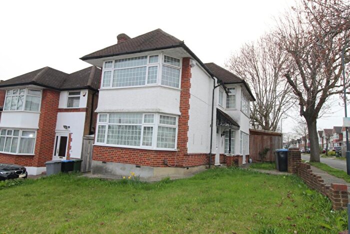 4 Bedroom Detached House To Rent In Woodcock Hill, Harrow, HA3