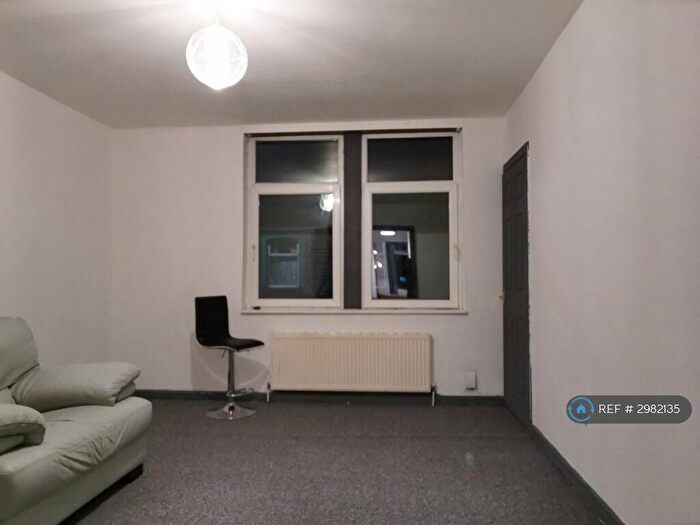 2 Bedroom Flat To Rent In Briercliffe Road, Burnley, BB10