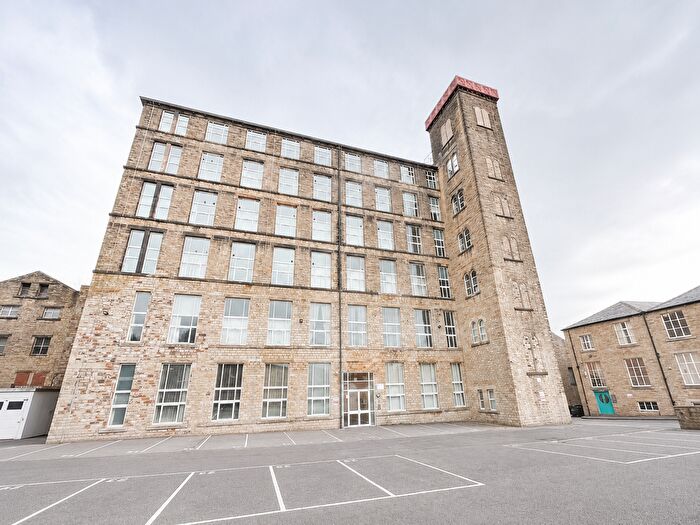 2 Bedroom Flat To Rent In Savile Court, Savile Streeet, Huddersfield, HD3