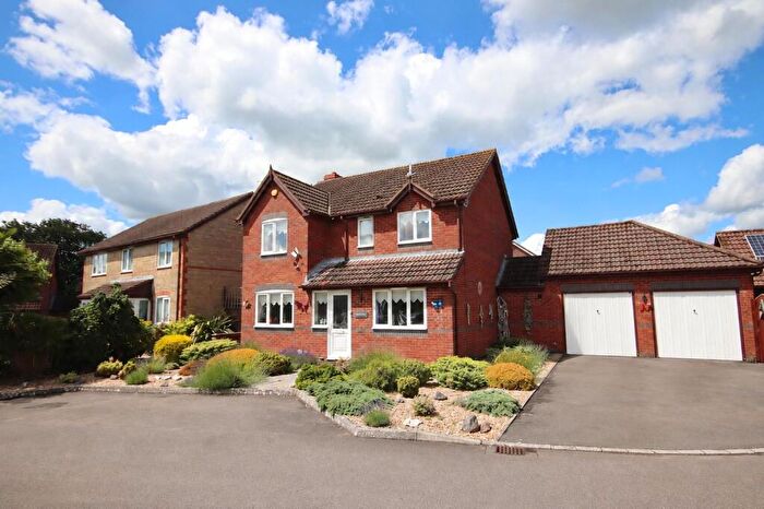 4 Bedroom Detached House For Sale In Chevral Close, Chippenham, SN14