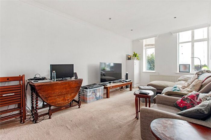 2 Bedroom Flat For Sale In Upper Tooting Road, London, SW17