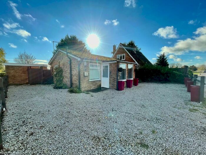 2 Bedroom Detached Bungalow To Rent In Cambridge Road, Wimpole, SG8
