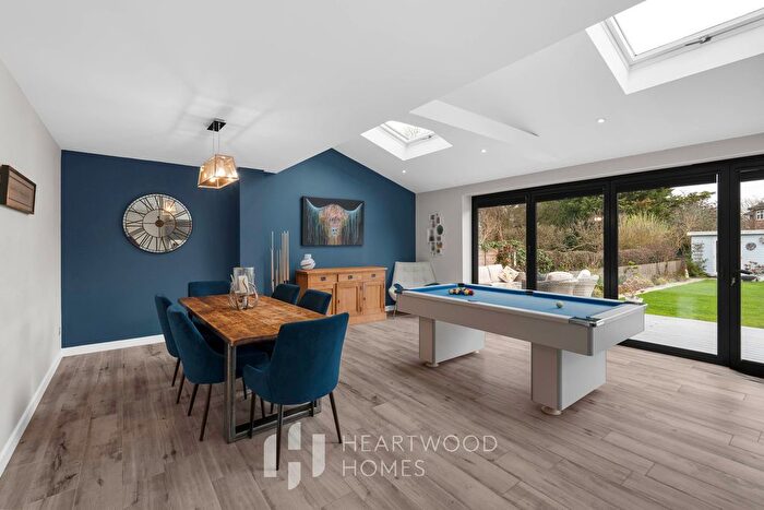 4 Bedroom Semi-Detached House For Sale In Meadow Close, St Albans, AL4