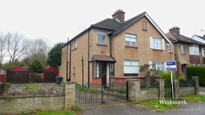 3 Bedroom Semi-Detached House To Rent In Chesterfield Road, Barnet, EN5