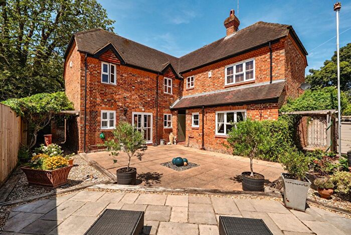 4 Bedroom Detached House For Sale In Burghfield Road, Reading, Berkshire, RG30