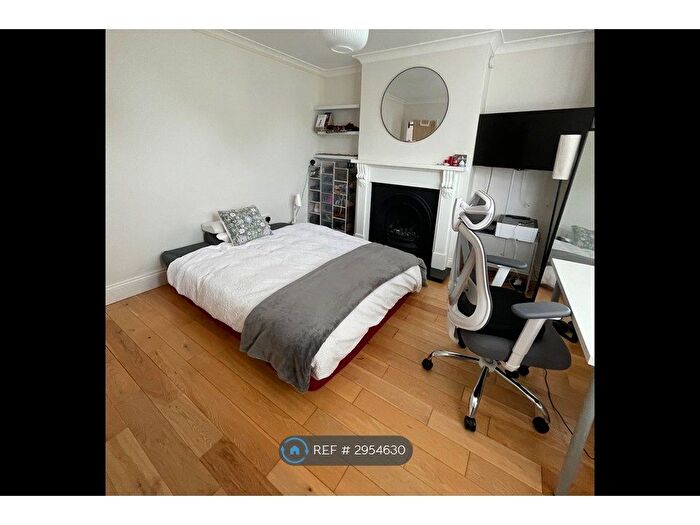 3 Bedroom Detached House To Rent In Wendover Drive, Bedford, MK41
