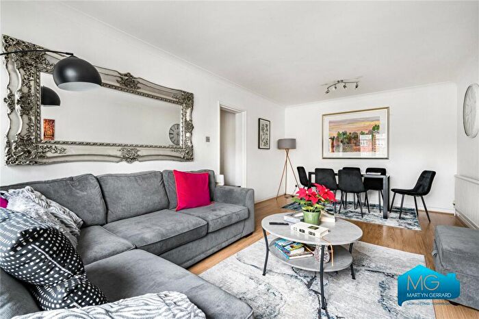 2 Bedroom Apartment To Rent In Holders Hill Road, London, NW4