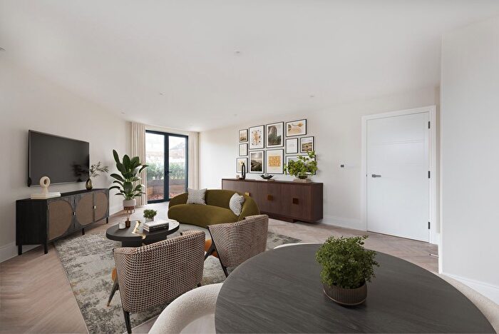 2 Bedroom Flat For Sale In Old Kiln Road, Flackwell Heath, HP10