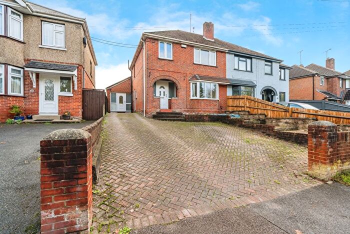 4 Bedroom Semi Detached House For Sale In Spicers Hill, Totton, Southampton, Hampshire, SO40