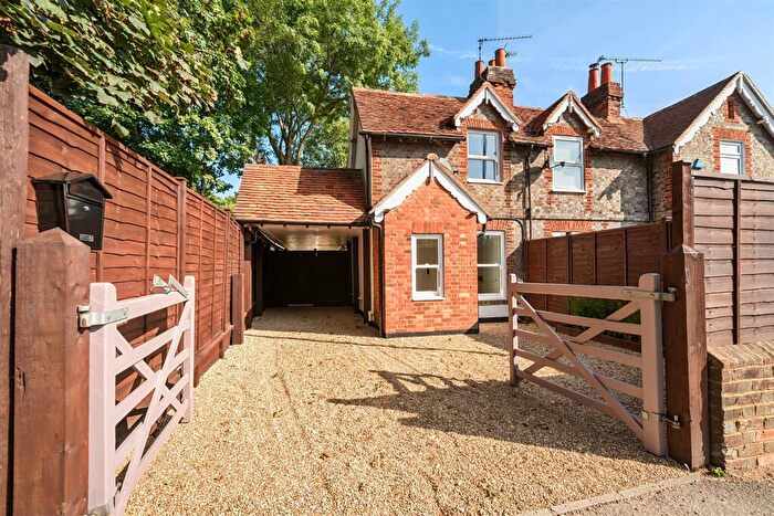 2 Bedroom End Of Terrace House For Sale In Bath Road, Hare Hatch, RG10