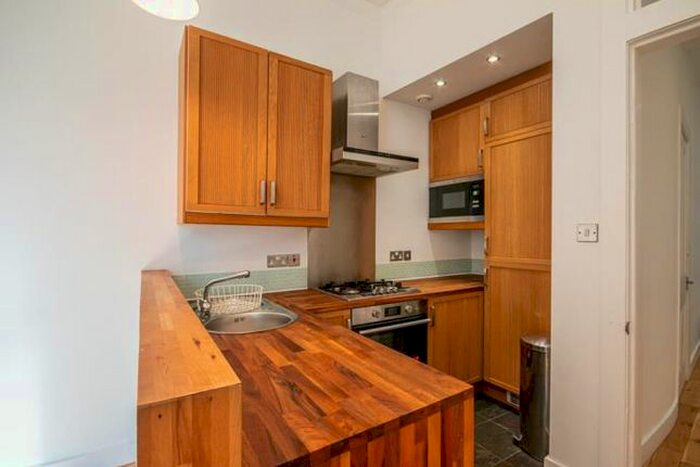 2 Bedroom Flat To Rent In Brunswick Street, Edinburgh, EH7