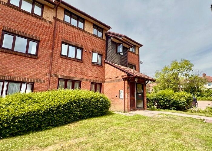 2 Bedroom Flat For Sale In Pavilion Way, Edgware, Middlesex, HA8