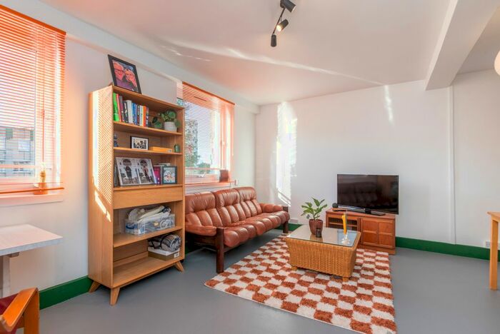 3 Bedroom Flat To Rent In Mace Street, London, E2