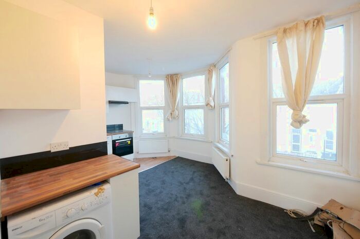 Studio To Rent In Dongola Road, London N17