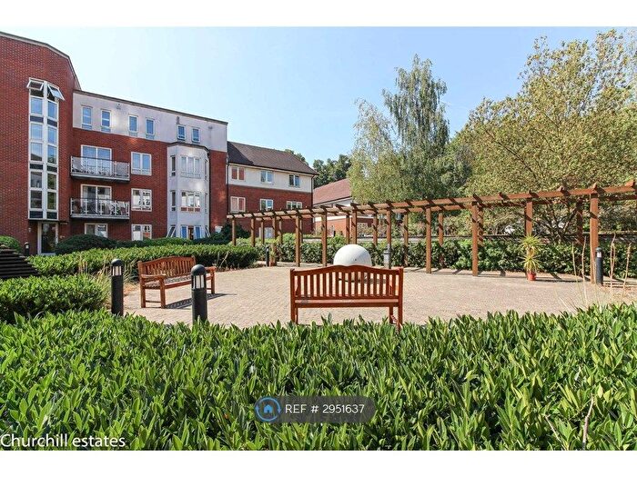 2 Bedroom Flat To Rent In Regency Court, London, E18