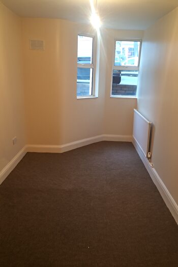 2 Bedroom Flat To Rent In Lewin Road, Streatham, London, SW16