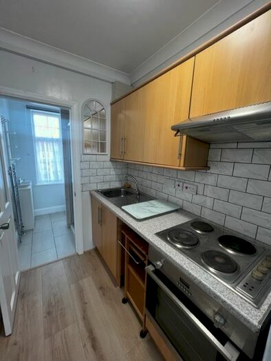 Studio To Rent In Northumberland Avenue, Isleworth, TW7