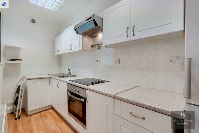 1 Bedroom Flat To Rent In Seven Sisters Road, N15