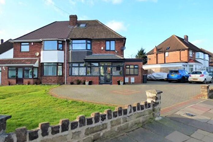 4 Bedroom Semi-detached House For Sale In Collingbourne Avenue, Birmingham, B36