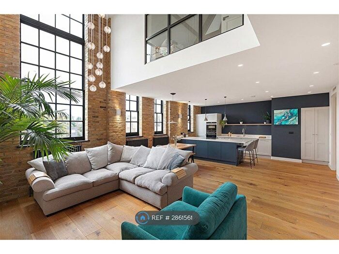 3 Bedroom Flat To Rent In Park Lofts, London, SW2