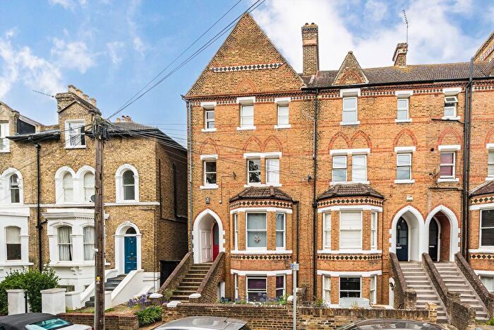 1 Bedroom Flat To Rent In Queens Road, Twickenham, TW1