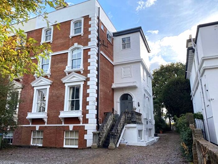 2 Bedroom Flat To Rent In Palace Road, East Molesey, KT8